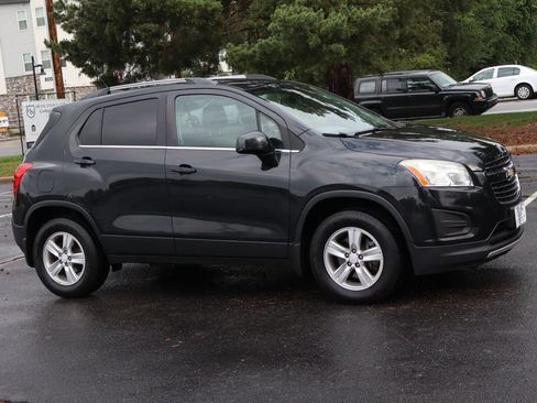 Used 2015 Chevrolet Trax LT w/ LT Sun and Sound Package AWD/4WD image 2