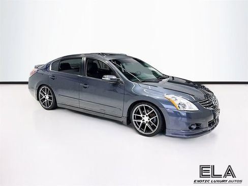 Used 2012 Nissan Altima 3.5 SR w/ Sport Pkg image 9