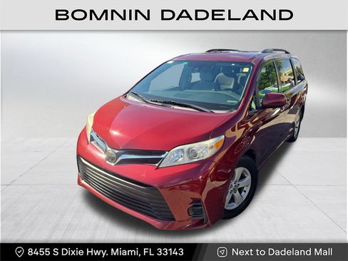 Used 2020 Toyota Sienna LE image 2