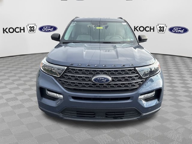 Used 2021 Ford Explorer XLT w/ Equipment Group 202A AWD/4WD image 2