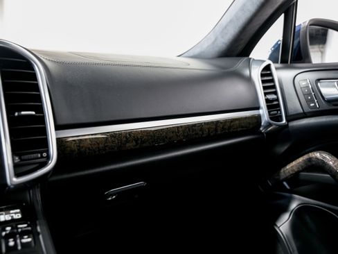Used 2012 Porsche Cayenne Turbo image 15