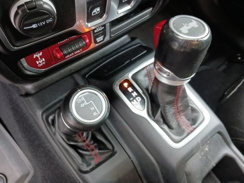 Used 2021 Jeep Wrangler Rubicon AWD/4WD image 36