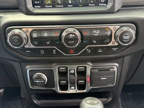 Used 2022 Jeep Wrangler Unlimited Sport AWD/4WD image 27