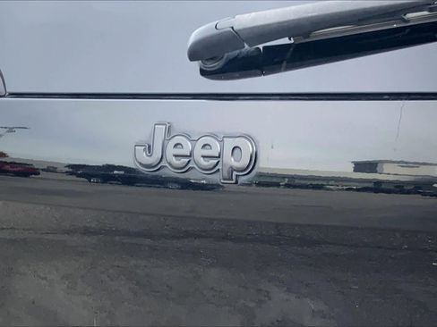 Used 2017 Jeep Cherokee Sport image 24