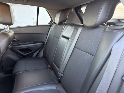 Used 2021 Chevrolet Trax LT w/ LT Convenience Package image 30