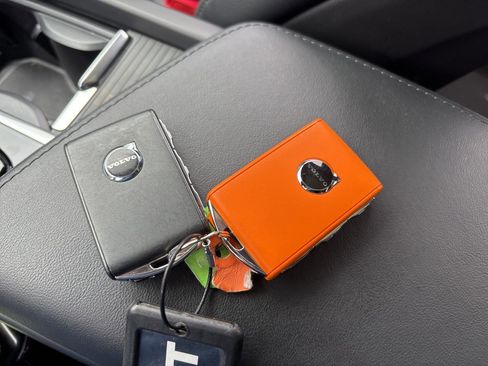 Certified 2025 Volvo XC60 B5 Core image 29