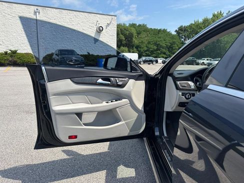 Used 2015 Mercedes-Benz CLS 400 4MATIC w/ Premium 2 Package image 11