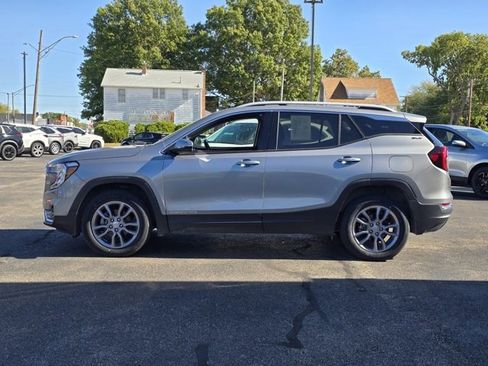 Used 2024 GMC Terrain SLT image 4