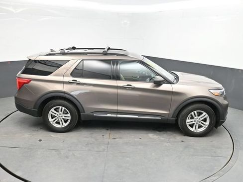 Used 2021 Ford Explorer XLT AWD/4WD image 27