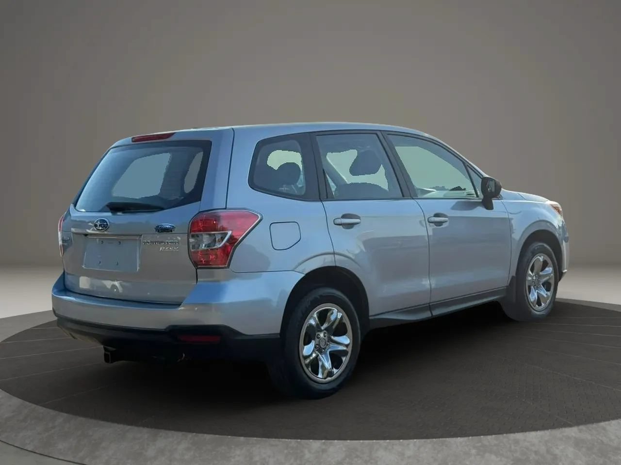 Used 2015 Subaru Forester 2.5i AWD/4WD image 4