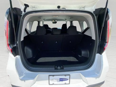 Used 2024 Kia Soul LX w/ Option Group 015 FWD image 7