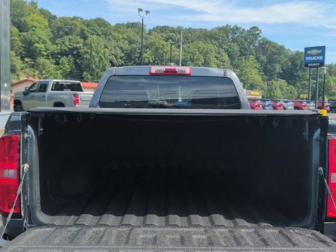 Used 2017 Chevrolet Colorado LT AWD/4WD image 6