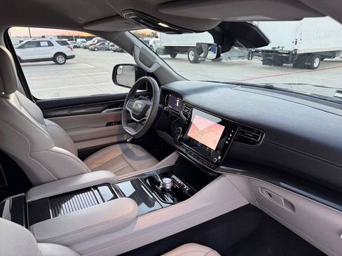 Used 2022 Jeep Wagoneer Series I image 11