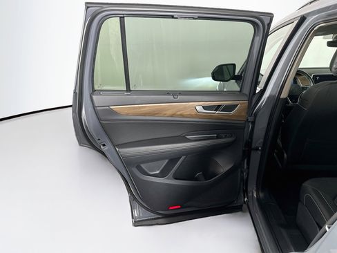 Used 2025 Volkswagen Atlas SE AWD/4WD image 25