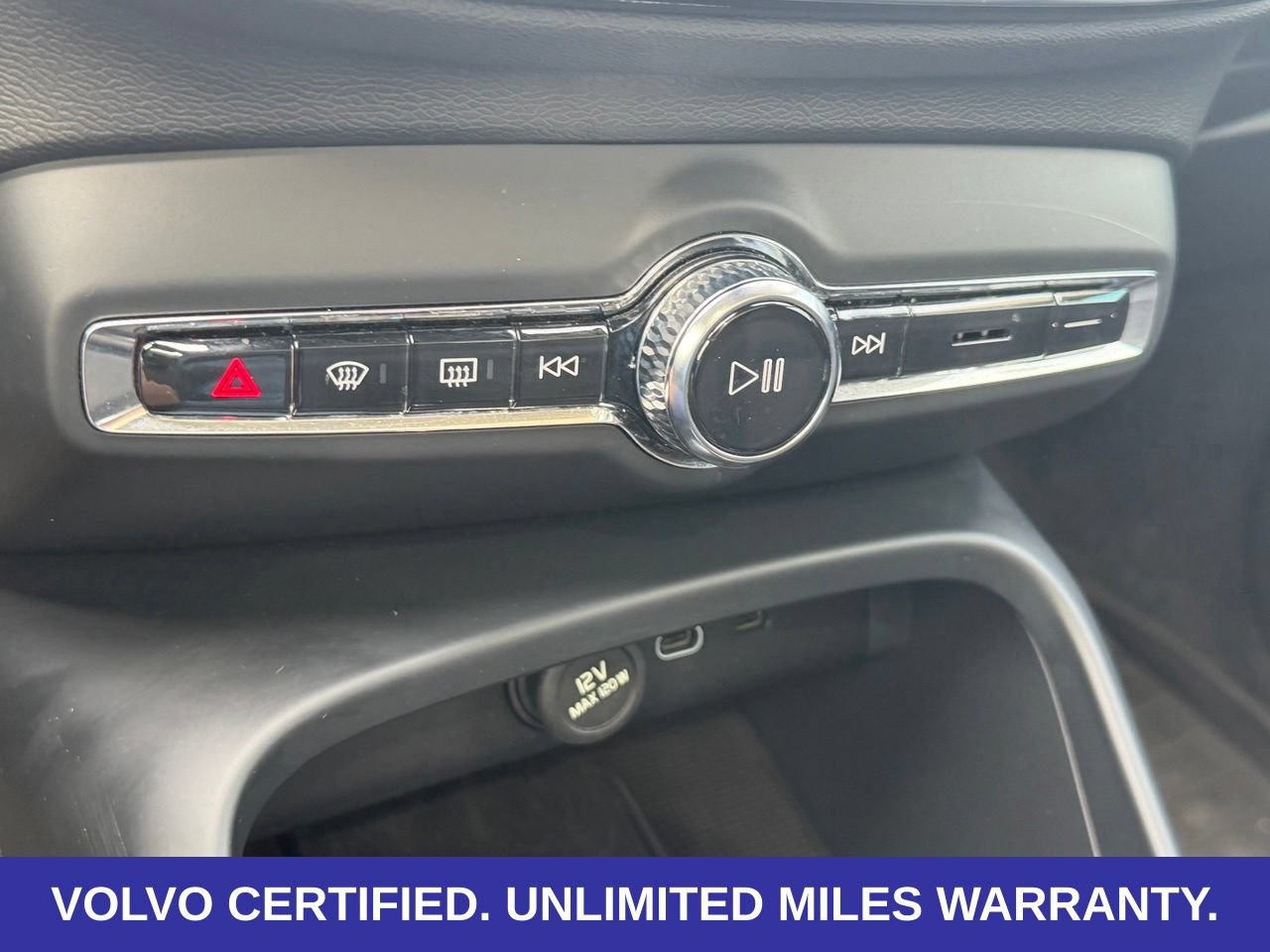 Certified 2026 Volvo XC40 B5 Plus AWD/4WD image 20
