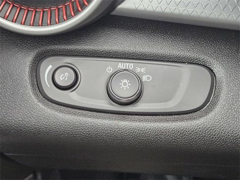 Certified 2024 Chevrolet Trax RS w/ Sunroof Package image 21