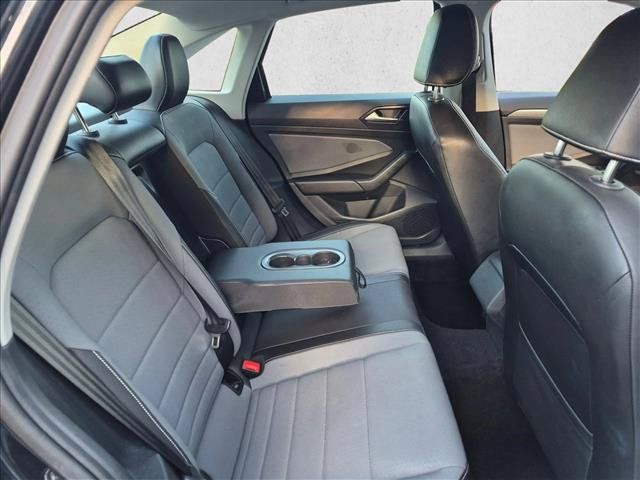 Used 2025 Volkswagen Jetta SE FWD image 18