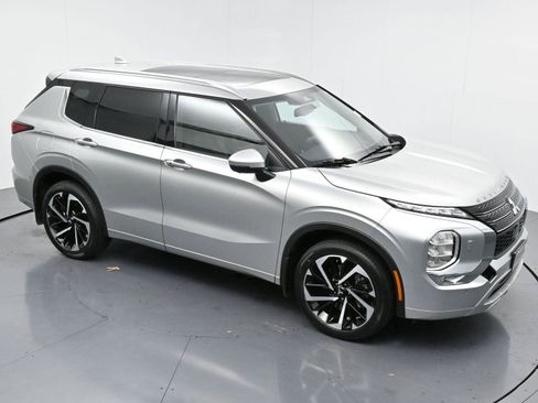 Used 2023 Mitsubishi Outlander SEL image 37