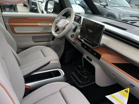 New 2025 Volkswagen ID. Buzz 1st Edition image 10