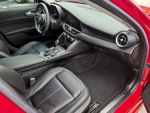 Used 2019 Alfa Romeo Giulia w/ Nero Edizione RWD image 14
