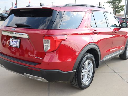 Used 2023 Ford Explorer XLT w/ Equipment Group 202A image 6