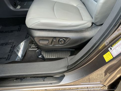 Used 2022 Toyota Sienna XLE image 14