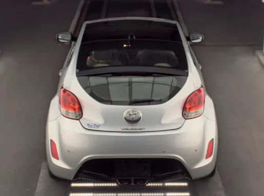Used 2012 Hyundai Veloster w/ Style Pkg FWD image 4