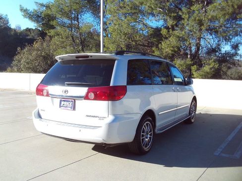 Used 2006 Toyota Sienna XLE Limited image 3