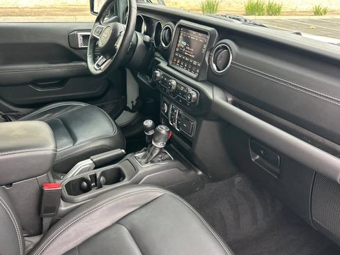 Used 2023 Jeep Wrangler Unlimited Sahara w/ Cold Weather Group AWD/4WD image 17