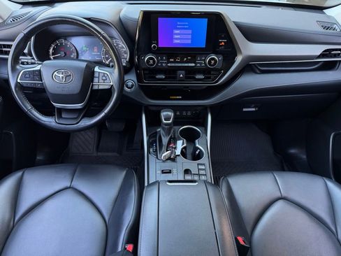 Certified 2023 Toyota Highlander XLE image 14
