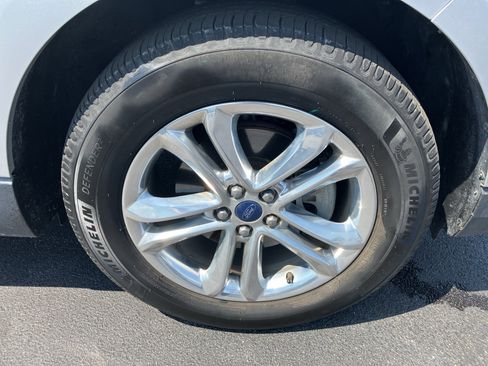 Used 2017 Ford Edge SEL w/ Equipment Group 201A FWD image 10