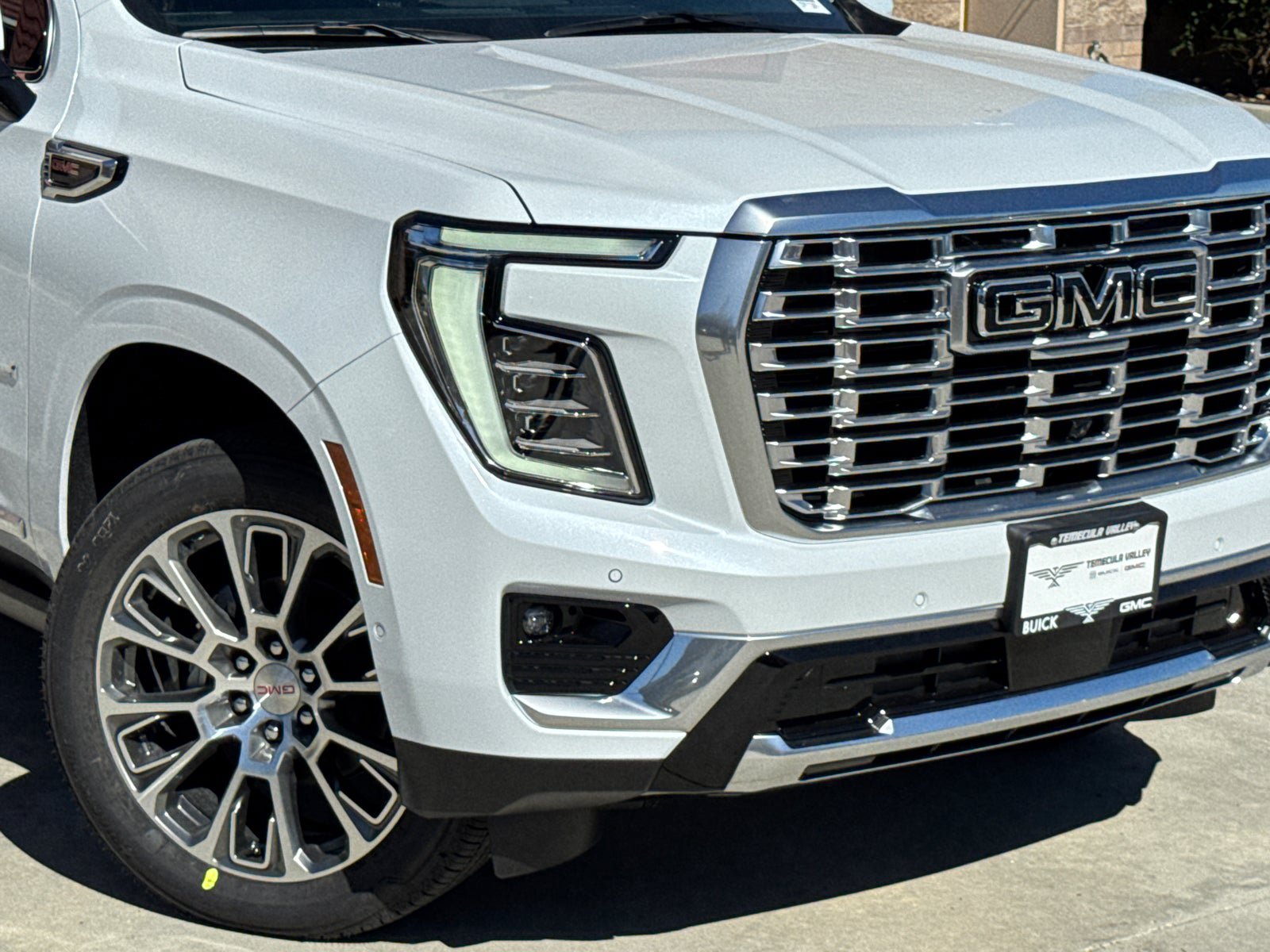 New 2027 GMC Yukon Denali w/ Denali Reserve Package AWD/4WD image 3