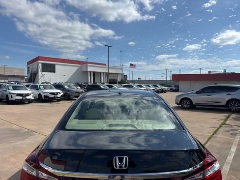 Used 2017 Honda Accord EX-L image 5