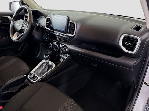 Used 2024 Hyundai Venue SEL image 28