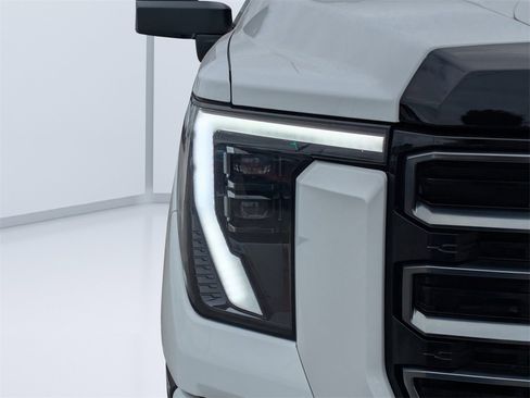 Used 2024 GMC Sierra 2500 AT4 w/ AT4 Preferred Package image 9
