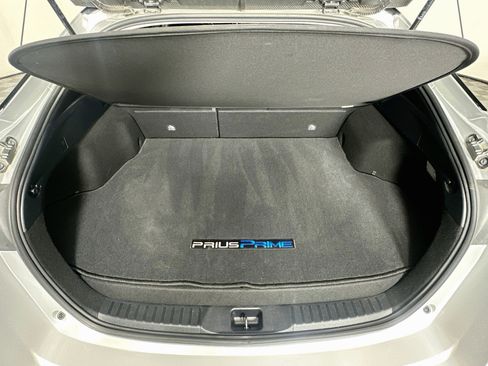 Used 2017 Toyota Prius Prime Plus w/ Carpet Mat Package FWD image 27