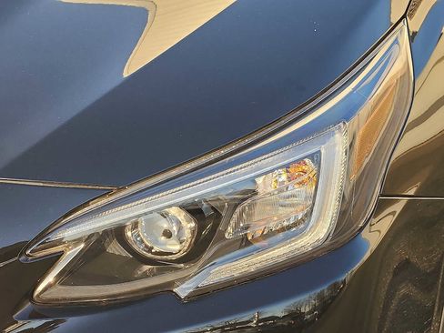 Used 2022 Subaru Outback Premium image 9