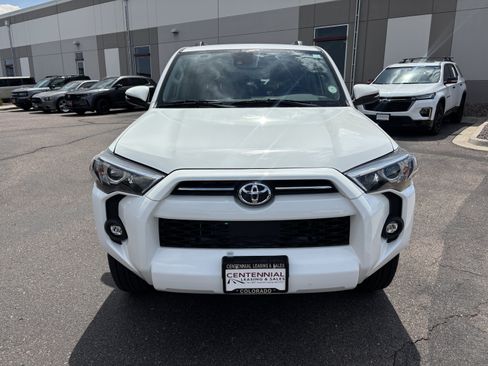 Used 2022 Toyota 4Runner SR5 Premium w/ Moonroof Package AWD/4WD image 2