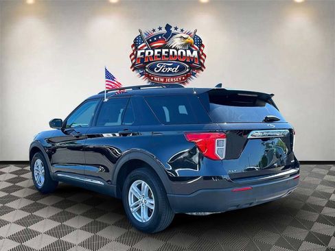 Used 2023 Ford Explorer XLT AWD/4WD image 6