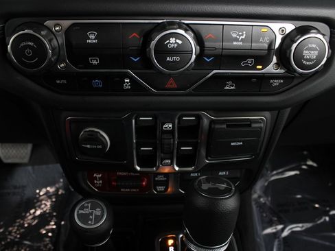 Used 2025 Jeep Wrangler Unlimited Rubicon 4xe AWD/4WD image 6