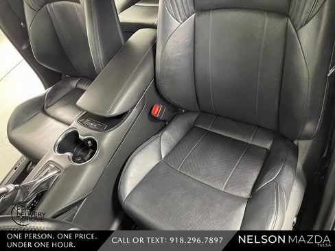 Used 2021 Toyota Venza XLE w/ Softex Package image 22