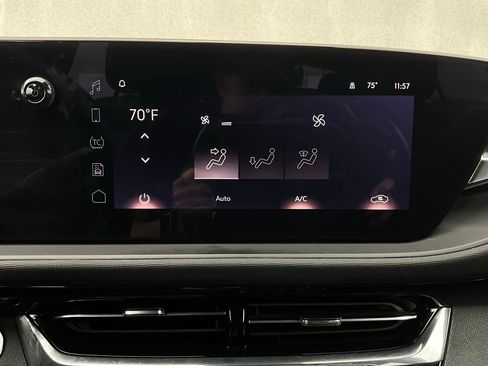 Used 2025 Buick Envista Sport Touring image 29