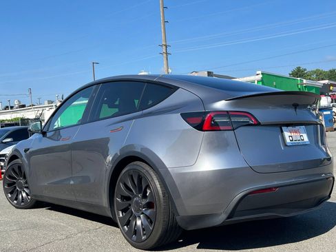 Used 2024 Tesla Model Y Performance AWD/4WD image 19