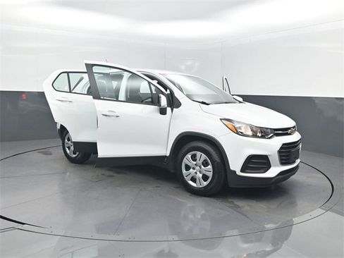 Used 2019 Chevrolet Trax LS image 37
