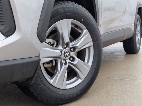 Used 2022 Toyota RAV4 XLE w/ Convenience Package AWD/4WD image 2