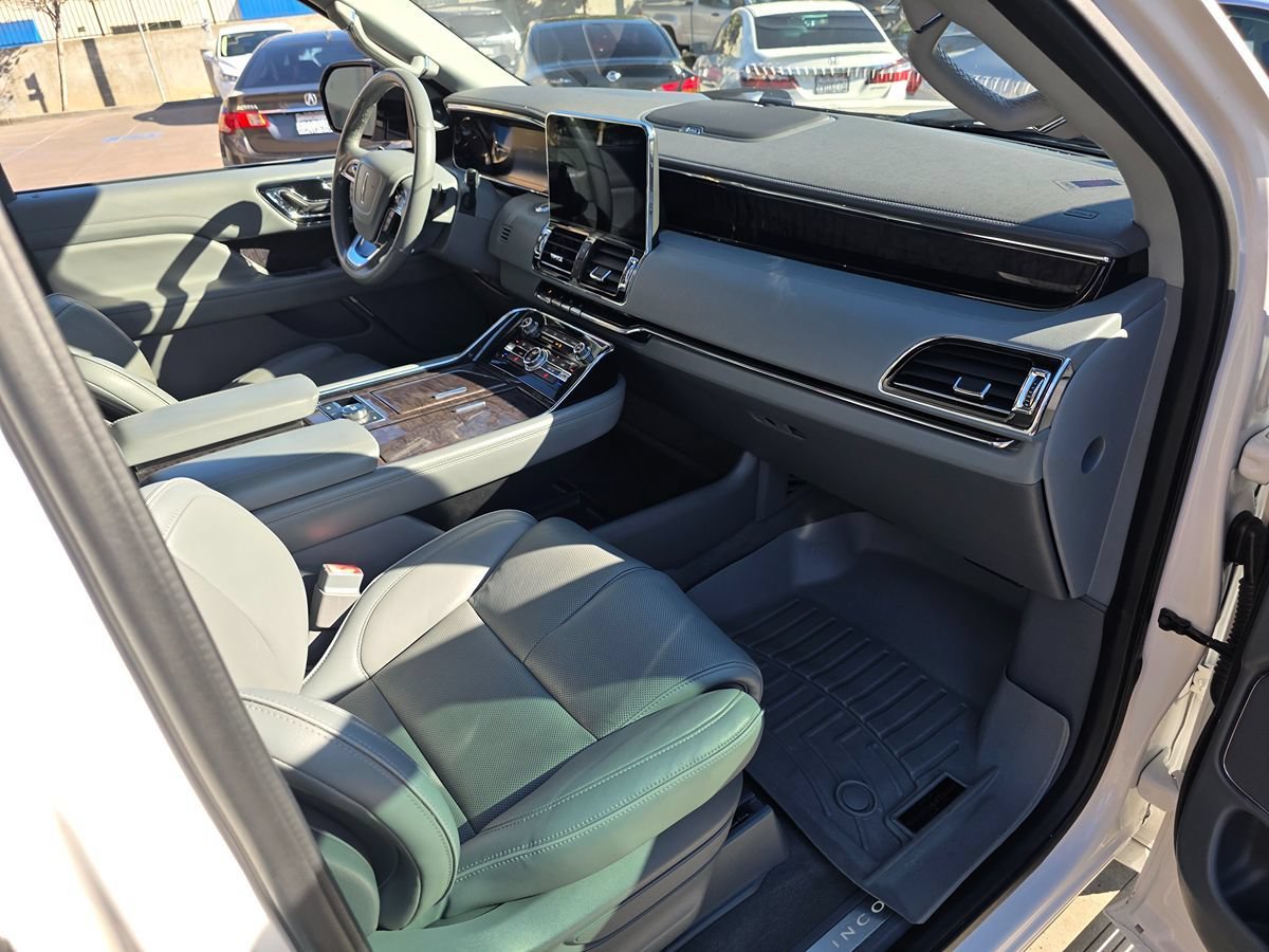 Used 2018 Lincoln Navigator L Select w/ Technology Package RWD image 14