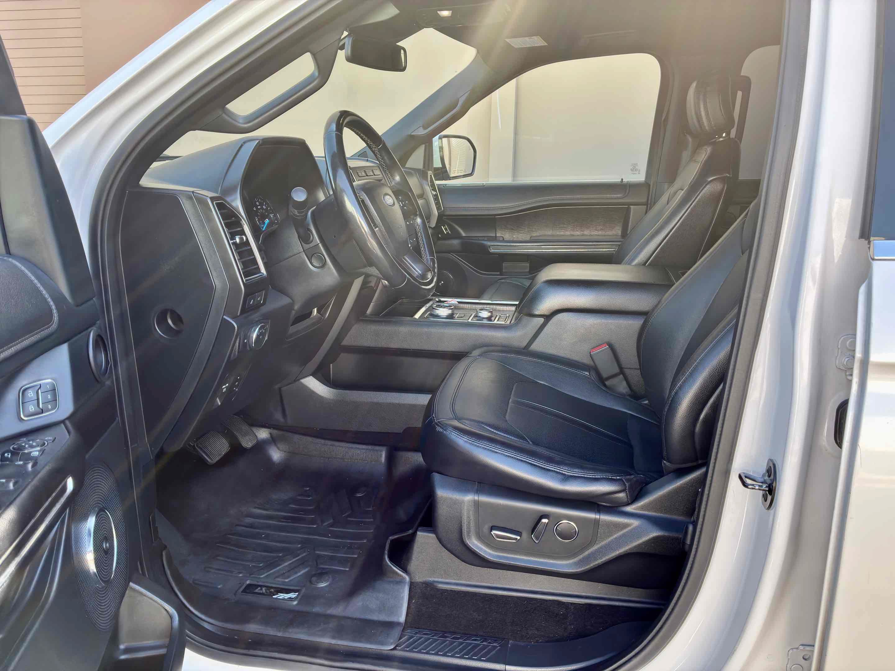 Used 2019 Ford Expedition Limited w/ Equipment Group 301A AWD/4WD image 33