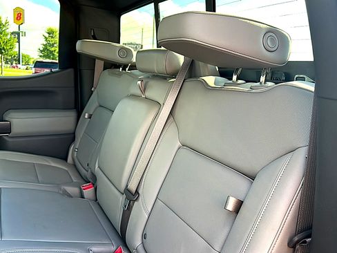Used 2022 GMC Sierra 1500 SLT AWD/4WD image 19