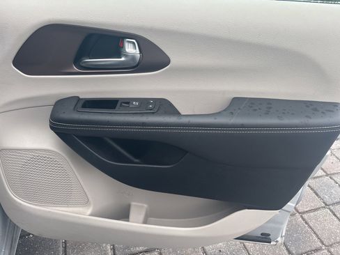 Used 2024 Chrysler Voyager LX image 12