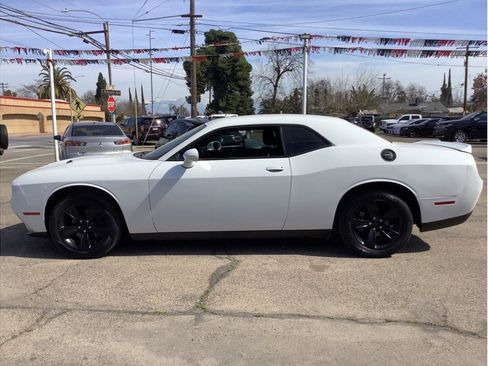 Used 2019 Dodge Challenger SXT RWD image 8